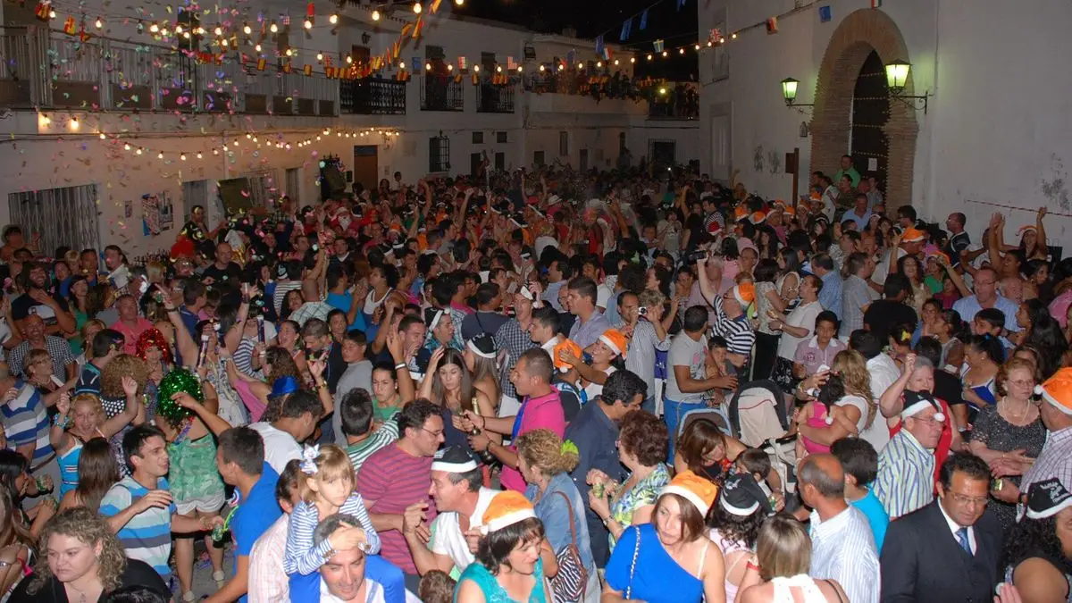 Se larga el verano: fiestas de pueblo, comidas repletas de color y las neveras salen de hibernación