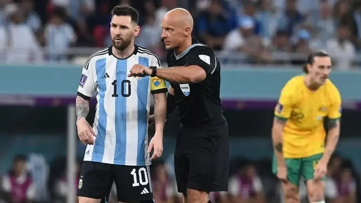 Szymon Marciniak será el árbitro en el debut de Argentina en el Mundial 2026: dirigió la final de Qatar 2022 y obligó a cambiar una regla