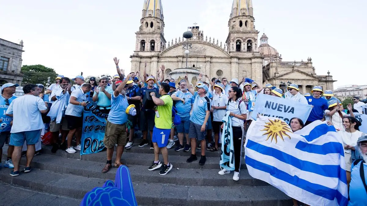 El banderazo uruguayo en Guadalajara antes de enfrentar a España por el Mundial 2026: la “Banda Celeste” hizo sonar un hit y tendrá su lugar en el estadio