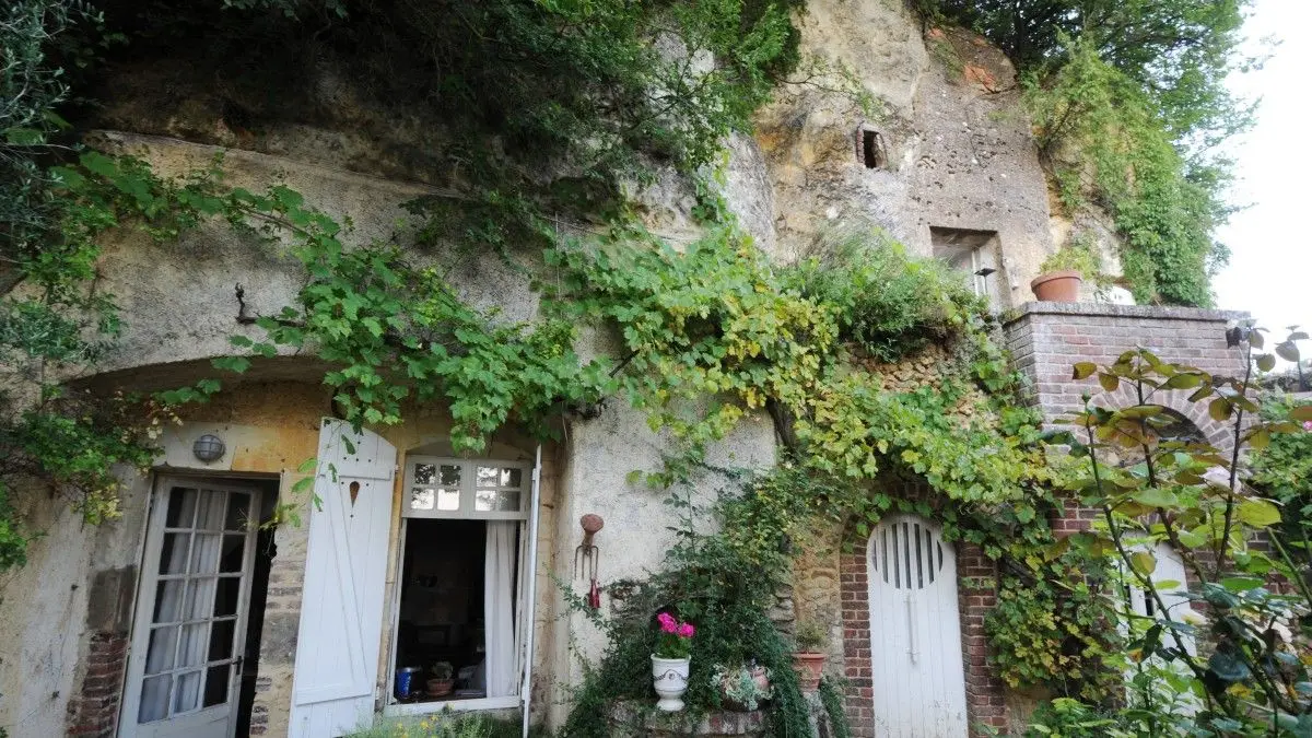 Un pueblo francés desafía la ola de calor gracias a sus casas-cueva