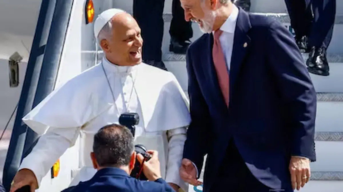 El Rey Felipe VI descubrió la falla de un motor en el avión y puso a salvo al Papa León XIV en su partida de España