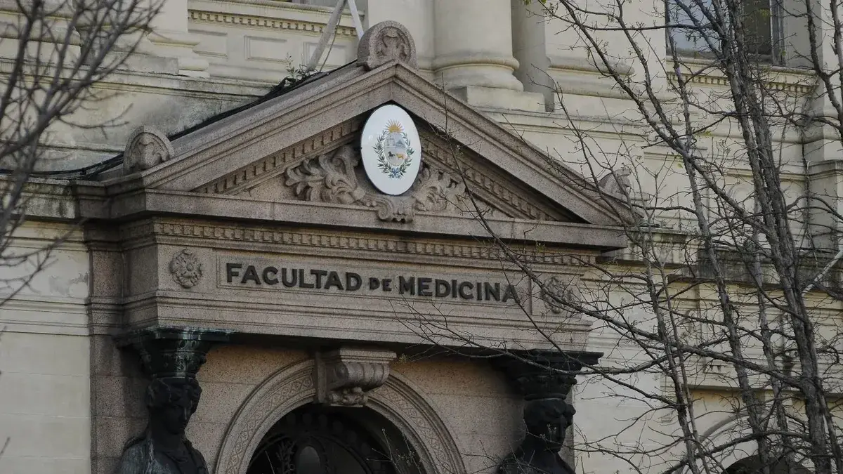 Imputación de médica por usurpación de título genera preocupación en el sistema de salud