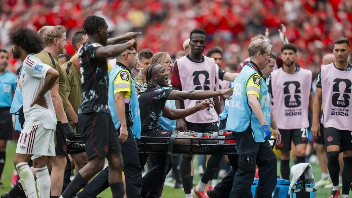 Mundial 2026: el canadiense Ismael Koné sufrió una dura fractura y se retiró saludando al público; mirá el video