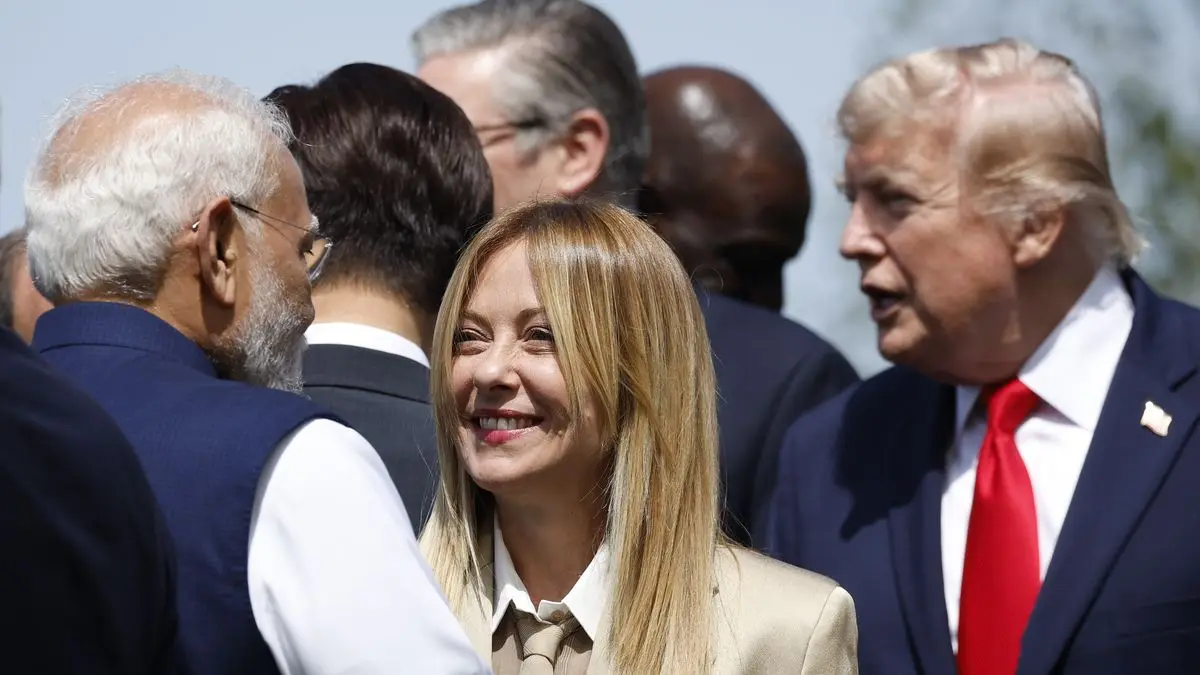 Trump insiste en que Meloni le pidió una foto en la cumbre del G7: “Le va mal en Italia en cuanto a popularidad”