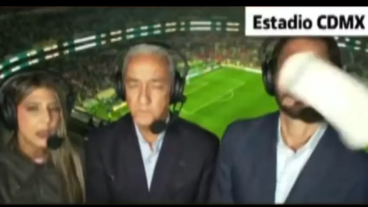 Con cerveza y un vaso, agredieron a periodistas en la zona de prensa tras el partido México vs Ecuador; mirá el video de lo que le pasó a los comentaristas ecuatorianos