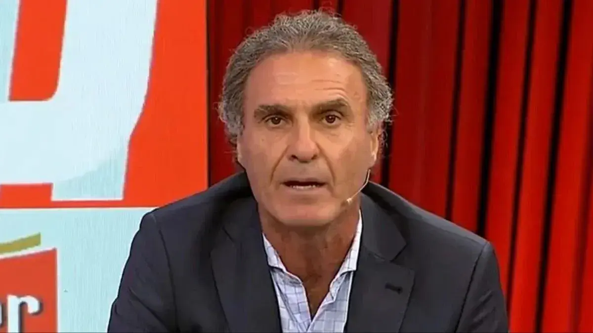 El cruce entre Diego Forlán y Óscar Ruggeri por las estrellas de Uruguay en los Mundiales