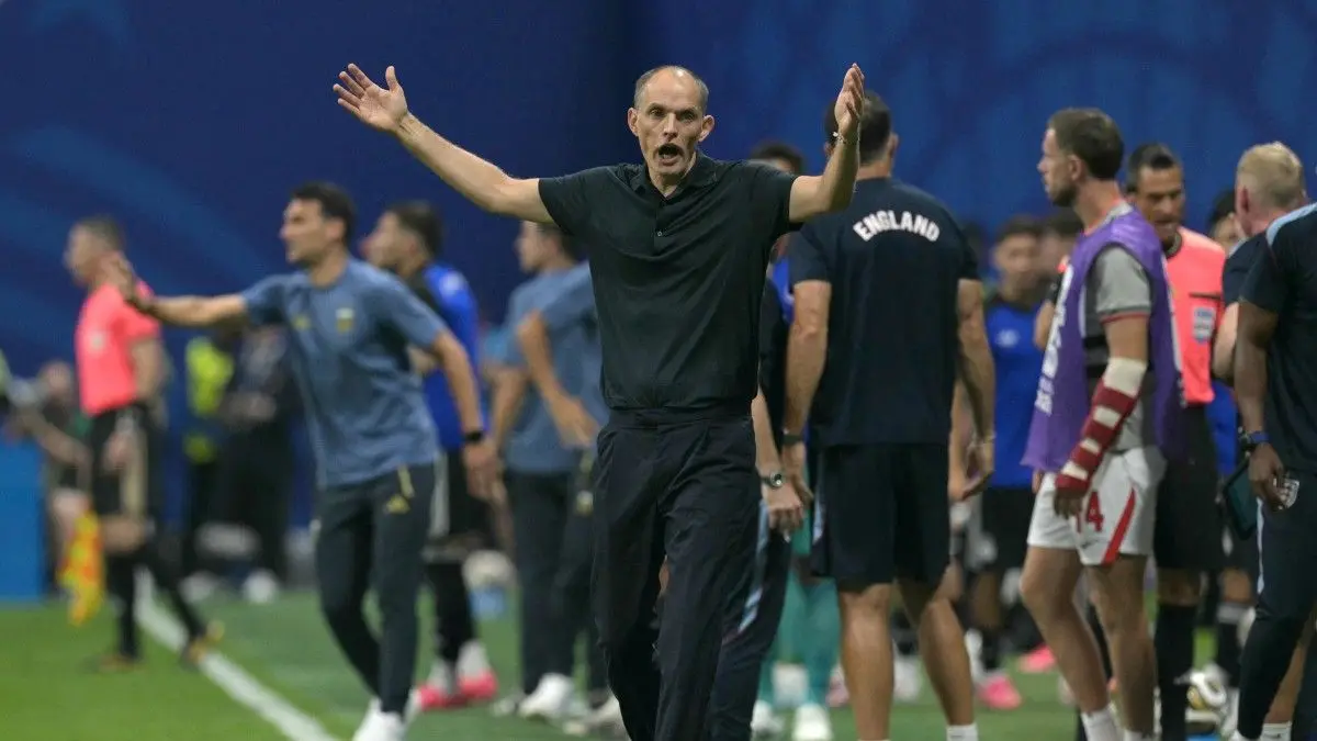 Thomaz Tuchel, entrenador de Inglaterra, explicó sus cambios ultra defensivos tras la derrota ante Argentina en el Mundial 2026 y sorprendió a todos con una frase: “No me arrepiento de nada”