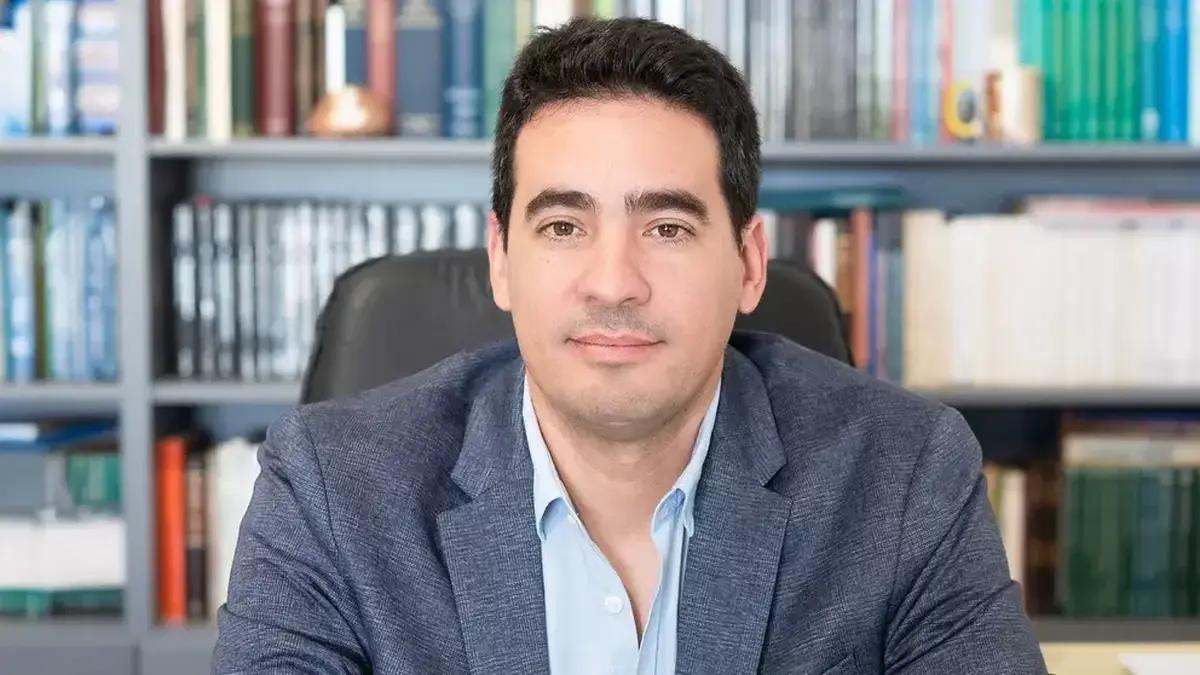 Quién es Adrián Ravier, el nuevo vocero presidencial