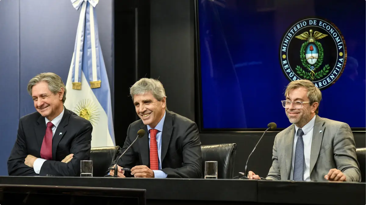 El blindaje financiero de Caputo para el año electoral disparó fuertes subas en acciones y bonos argentinos