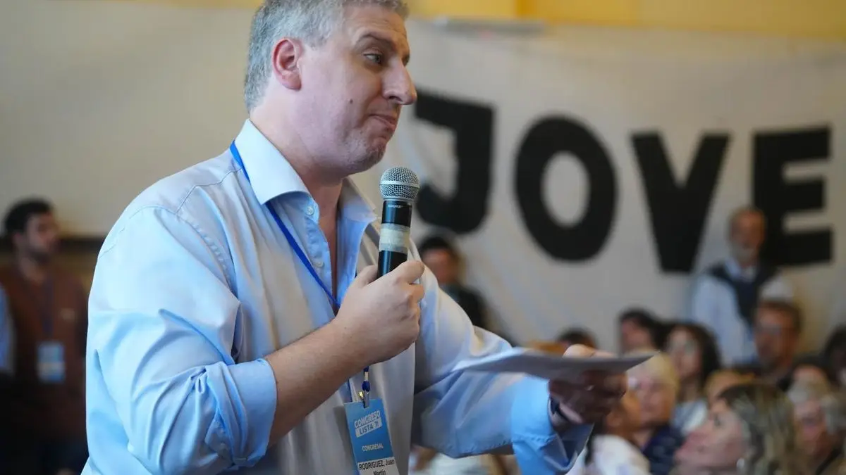 “Si tanta valentía tienen”: tras críticas del Frente Amplio, diputado blanco desafió al oficialismo a aplicar artículo de la Constitución para casos de inconducta