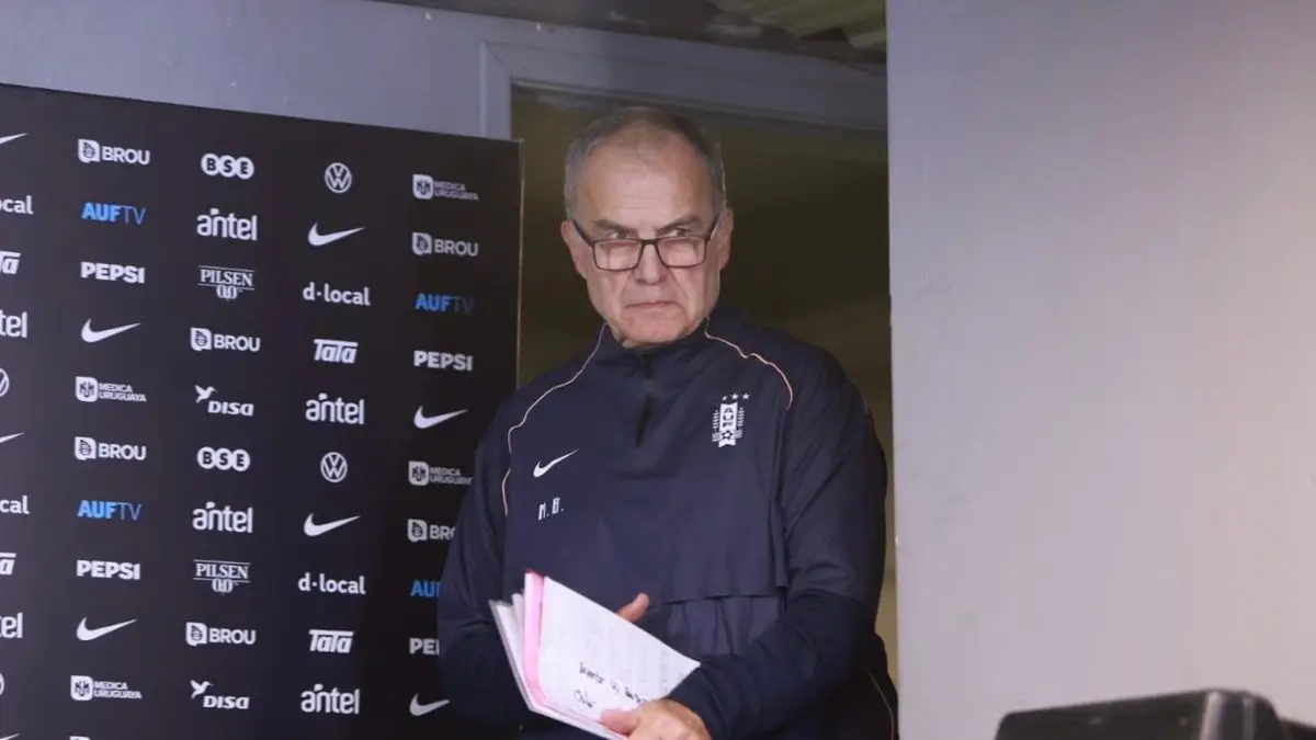 La despedida de Marcelo Bielsa de la selección uruguaya, quien comenzó a cerrar su vínculo con la celeste en diferentes apariciones en las últimas semanas