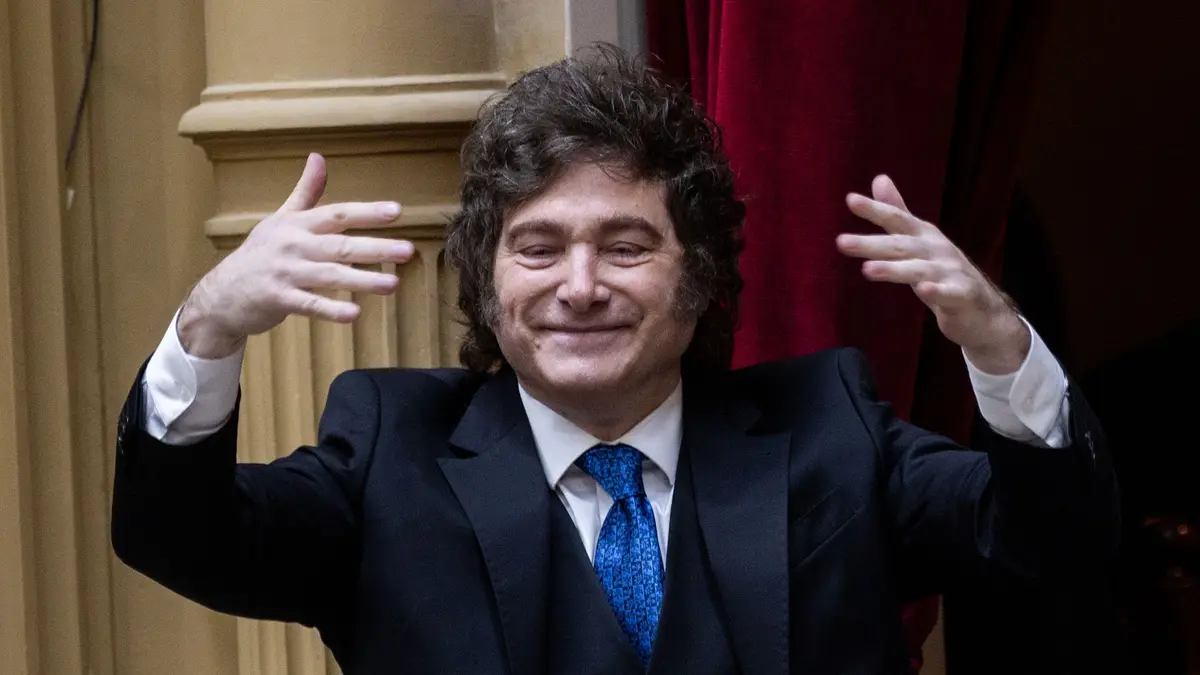Encuesta: los jóvenes siguen respaldando a Javier Milei, pero ahora les preocupa más la corrupción