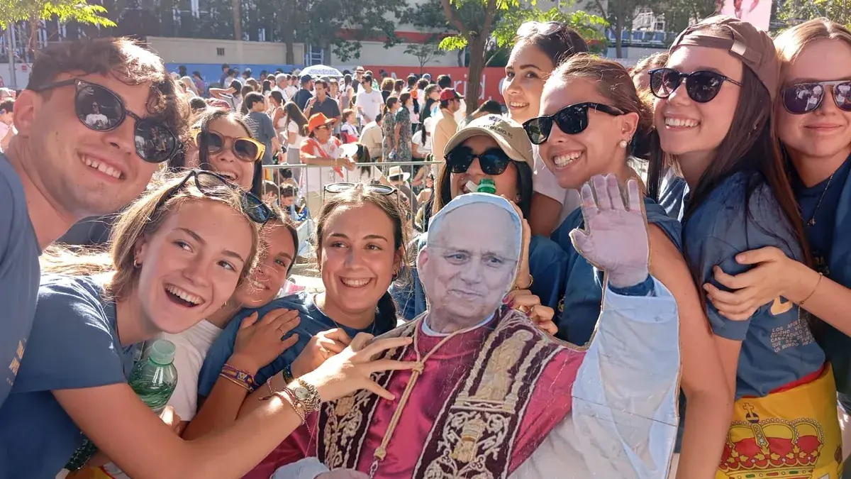 La visita del papa León XIV enciende el “catolicismo cool” y la fe en la juventud española