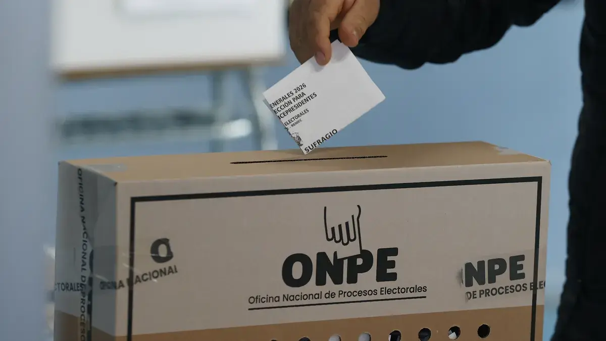 Detuvieron en Perú a dos delegados de un partido por marcar 90 cédulas durante las elecciones