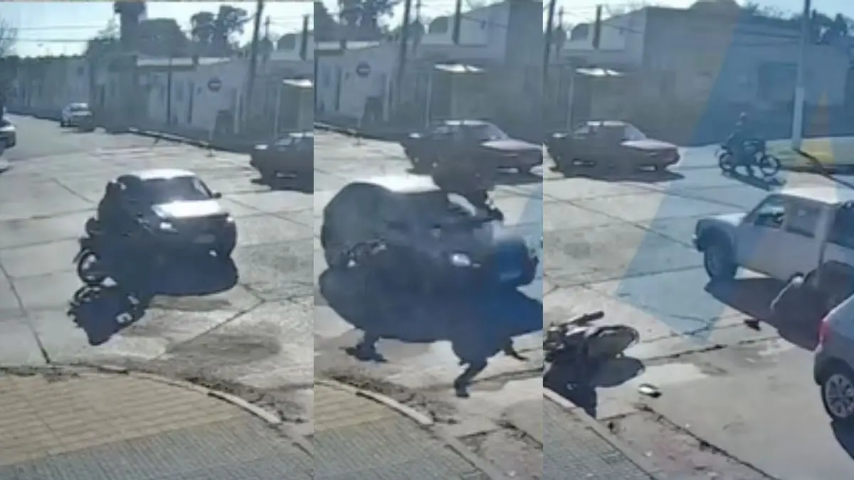 VIDEO: el impactante choque entre una moto y un auto que dejó a un motociclista lesionado