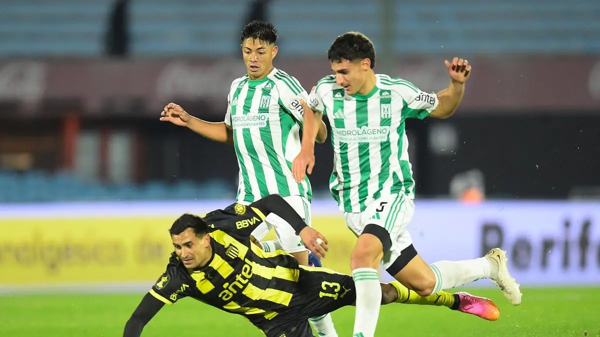 Peñarol se quedó atrapado en el tiempo: tras 34 días de parate sigue sin jugar a nada, hay rendimientos individuales que alarman y no reforzó lo que más precisaba