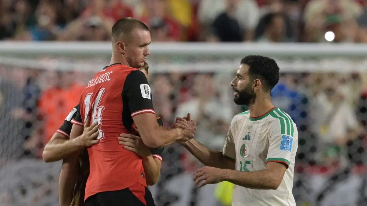 Los gestos entre los bancos de Argelia y Austria que levantaron sospechas de que tenían pactado empatar para avanzar en el Mundial 2026