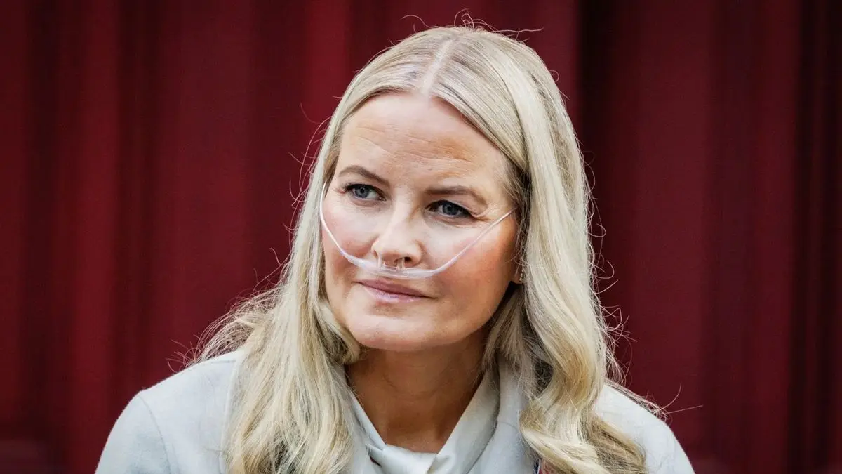 En medio de la tormentosa condena a su hijo, la princesa Mette-Marit de Noruega recibió un trasplante de pulmón