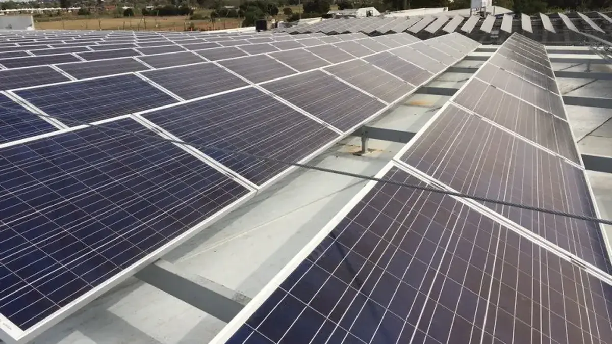 Tras envío de 15 toneladas de leche en polvo, Cancillería analiza donar paneles solares a Cuba