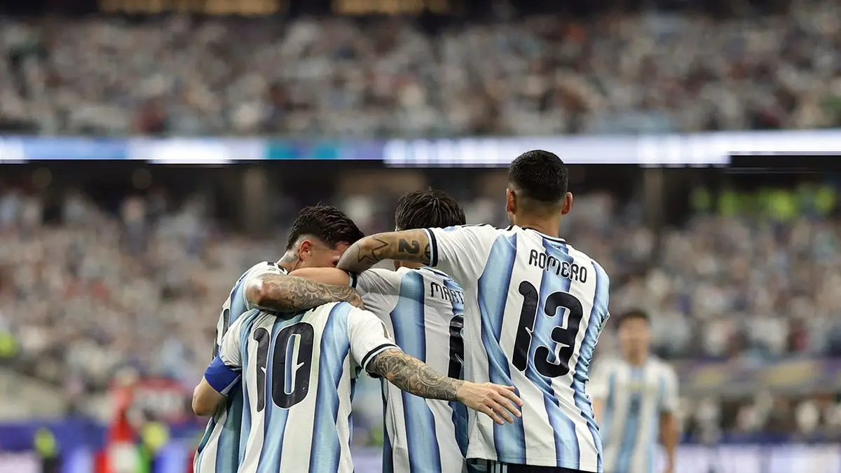 Argentina clasifica a 16avos de la mano de Messi tras vencer 2-0 a Austria
