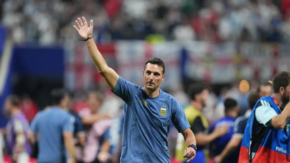 “Este grupo no deja de sorprenderme”, dijo Lionel Scaloni tras la victoria ante Inglaterra