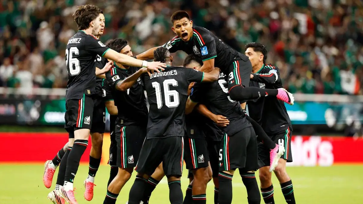Un gol fortuito y una atajada milagrosa meten a México en la siguiente ronda del Mundial