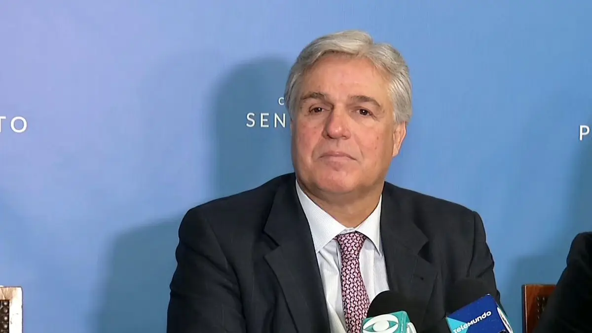 Inician sumario al excanciller Francisco Bustillo con separación del cargo y retención del 50% del sueldo