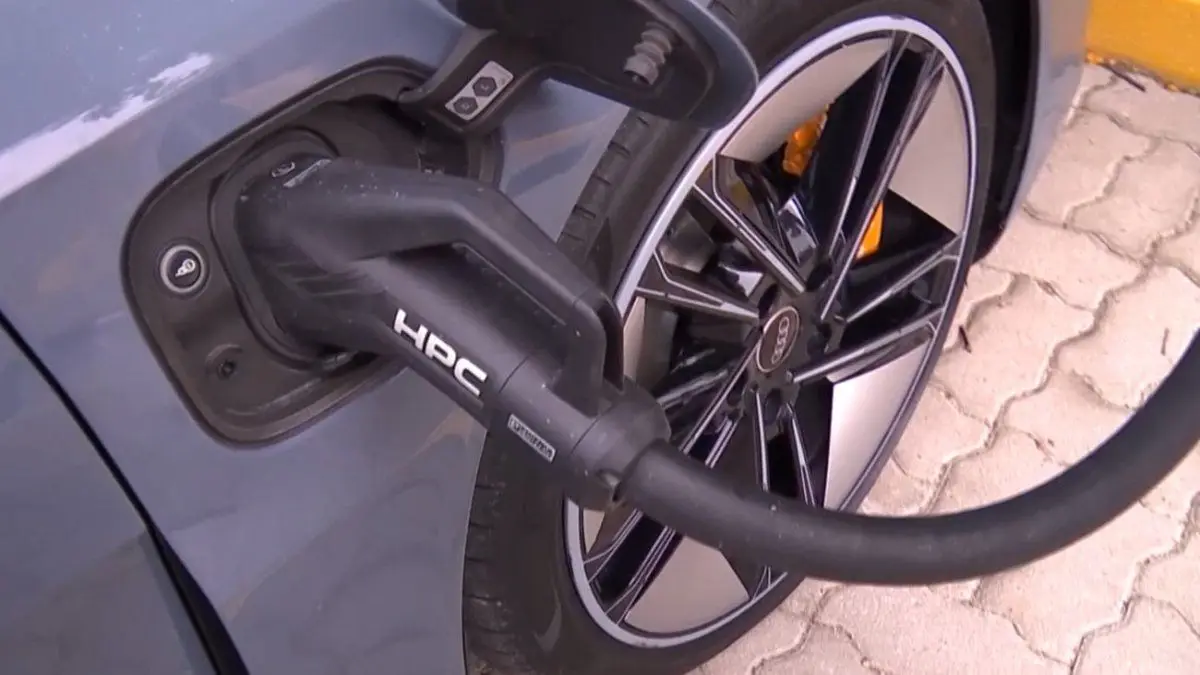 Cardona sobre quita de beneficios a autos eléctricos: “No estamos todavía en el momento oportuno de tomar esa decisión”
