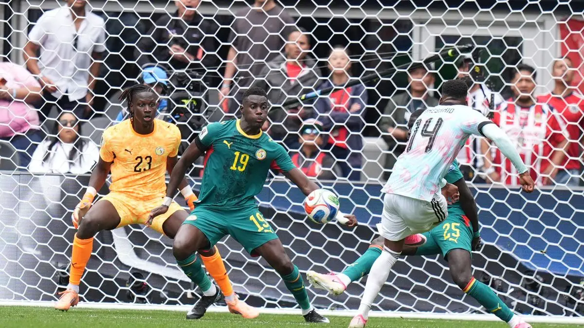 Bélgica venció 3-2 a Senegal con un penal en la prórroga y pasó a octavos