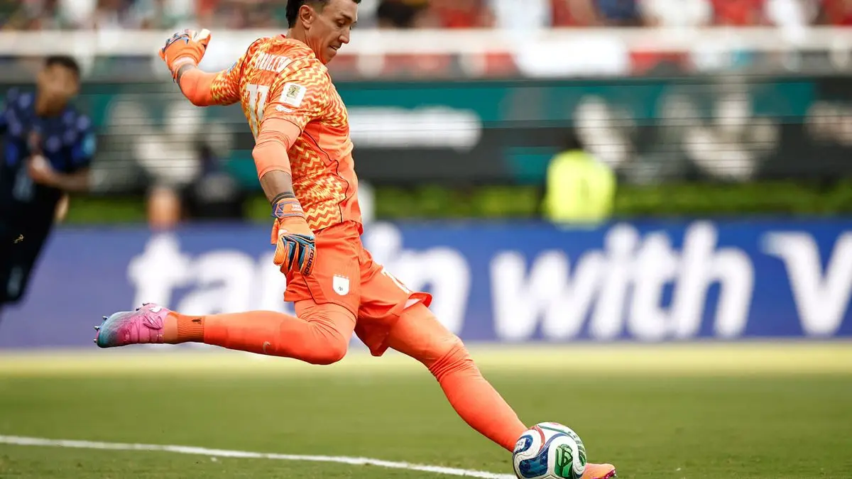 Muslera decidió no jugar el complemento tras error que eliminó a Uruguay del Mundial, dijo Bielsa
