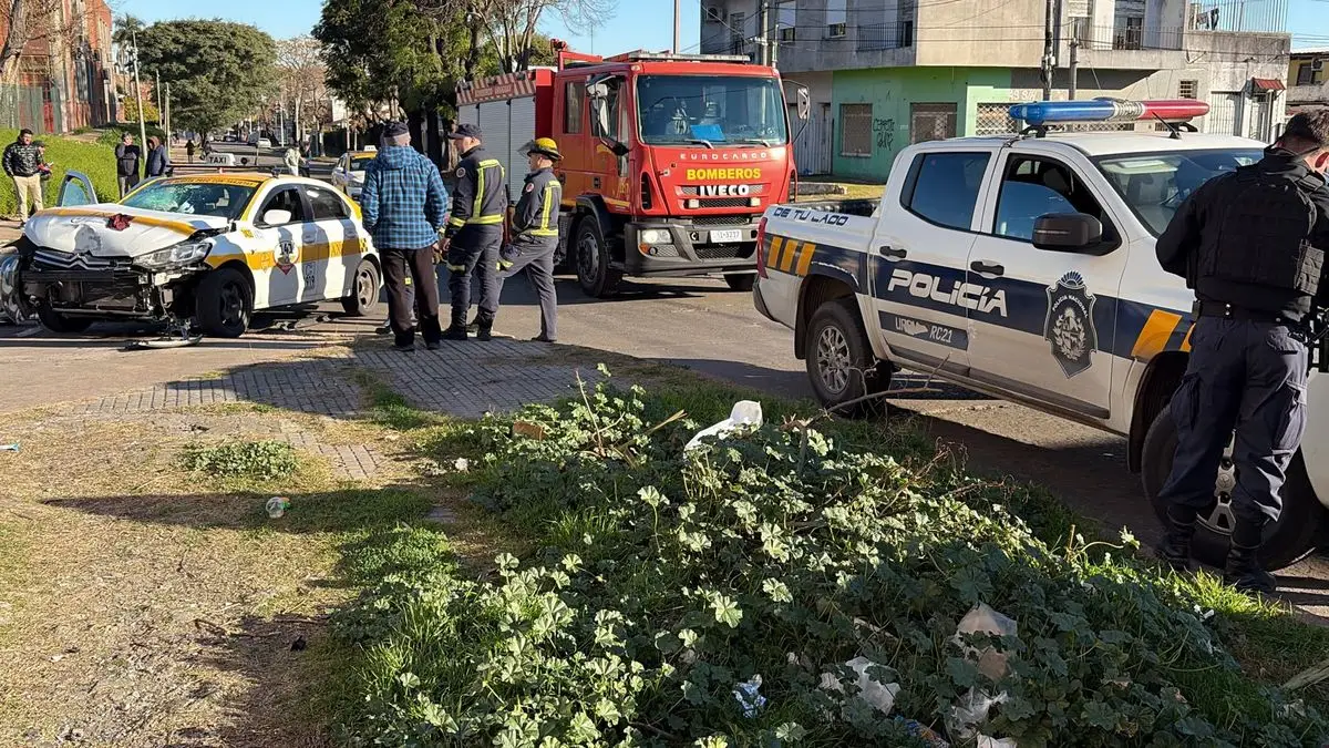 Auto chocó con un taxi y se dio a la fuga; chofer y pasajera resultaron lesionados