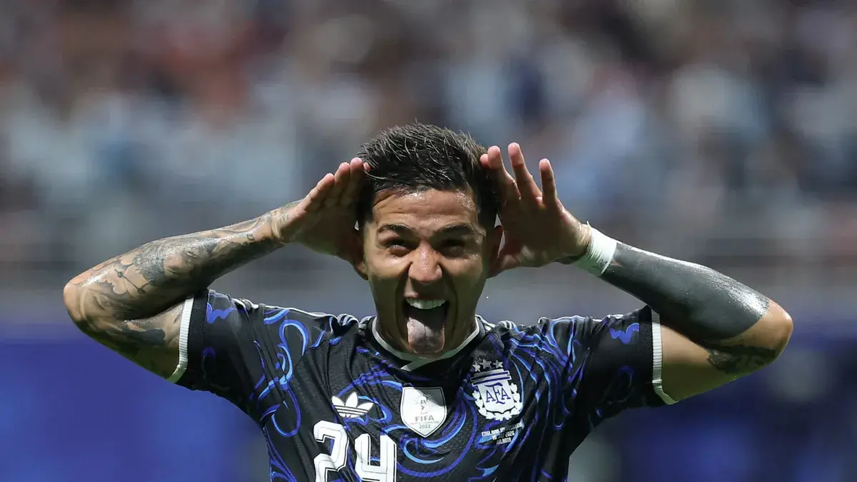 Argentina lo dio vuelta y derrotó a Inglaterra 2-1 y es finalista de la Copa del Mundo