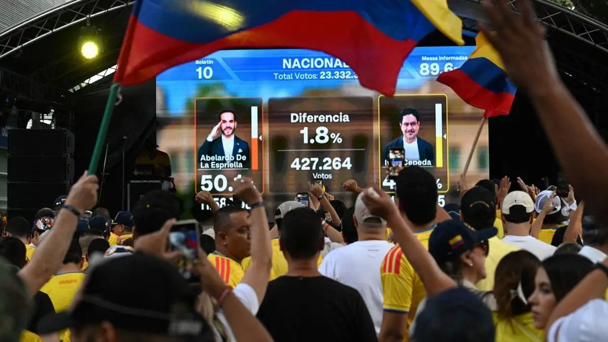 Abelardo de la Espriella, de derecha, celebra una “nueva era” en Colombia mientras su competidor aún no acepta la derrota