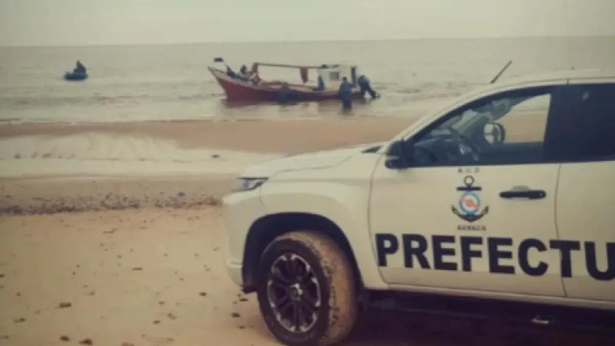 Incautaron droga en una embarcación en Costa azul; navagaban sin marticula y con exceso de tripulantes