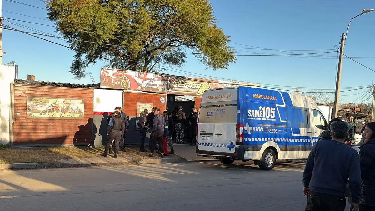 Asesinaron de varios disparos a un hombre en un taller de reparación en la zona de Sayago y otro resultó herido