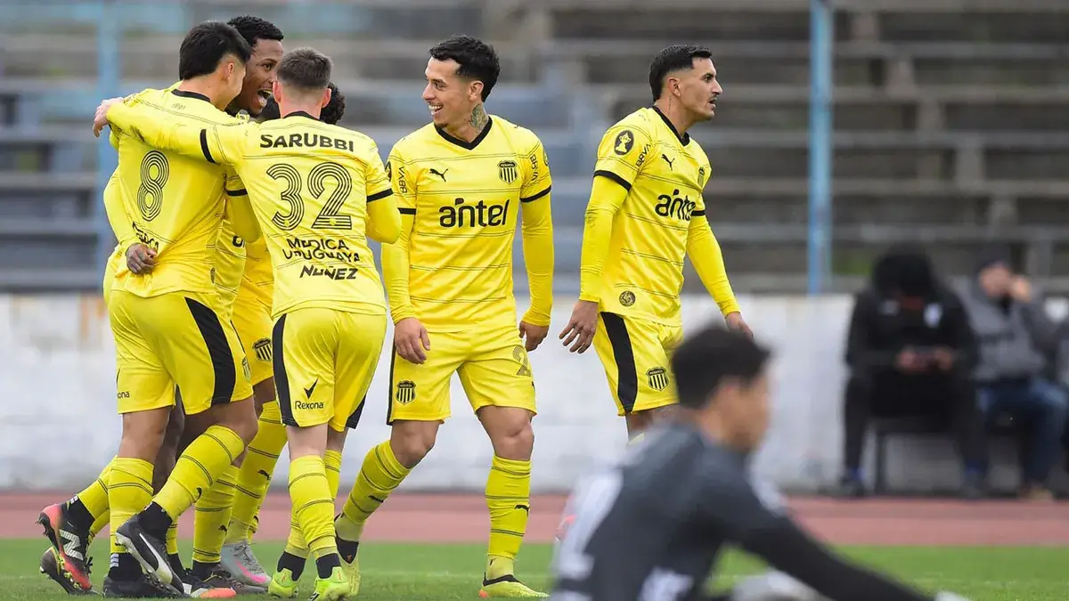 Con gol de Abel Hernández, Peñarol derrotó a Cerro en el Tróccoli por la cuarta fecha del Torneo Intermedio