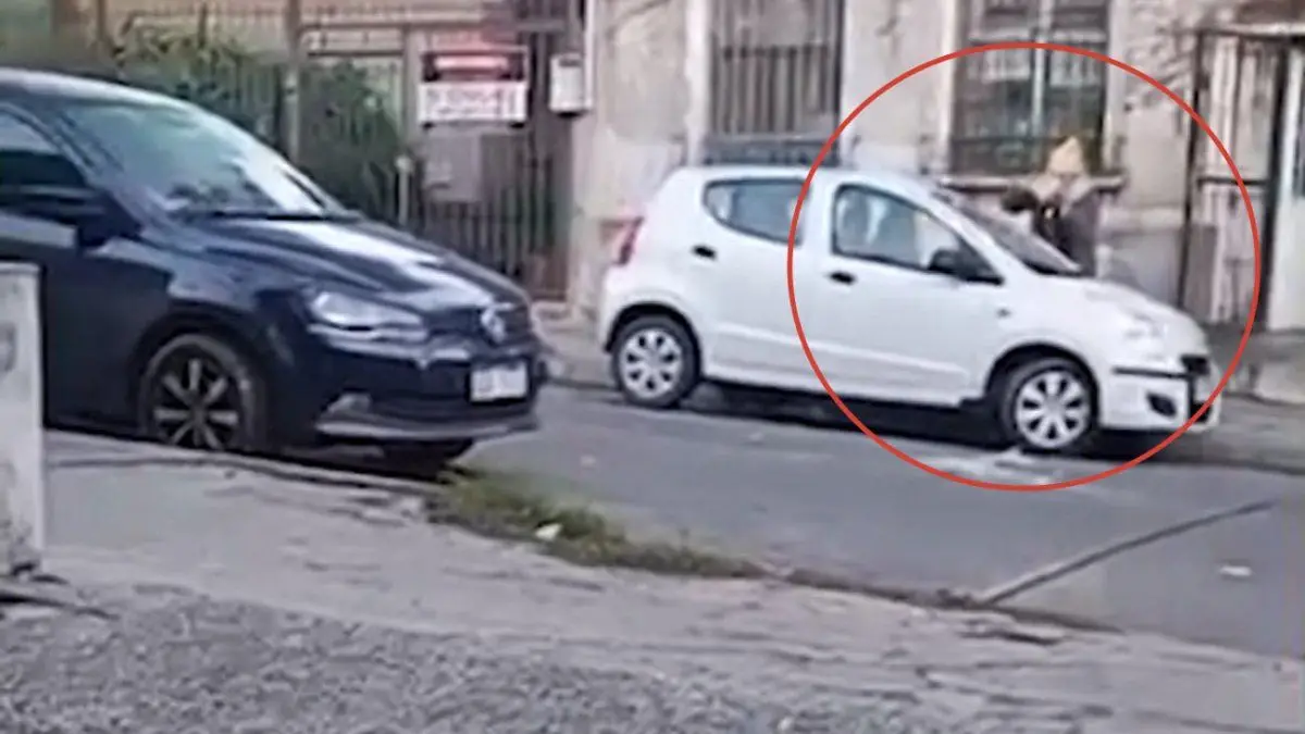 “¡Nadie puede estacionar frente a mi casa!”: vecinos denuncian a una mujer por romper autos en Jacinto Vera