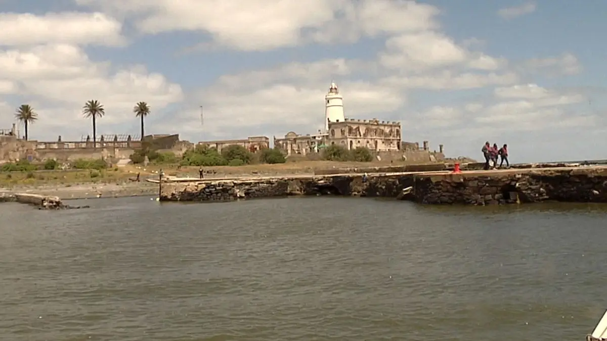Hallaron cuerpo en avanzado estado de descomposición en rocas de Isla de Flores; correspondería a pescador argentino desaparecido