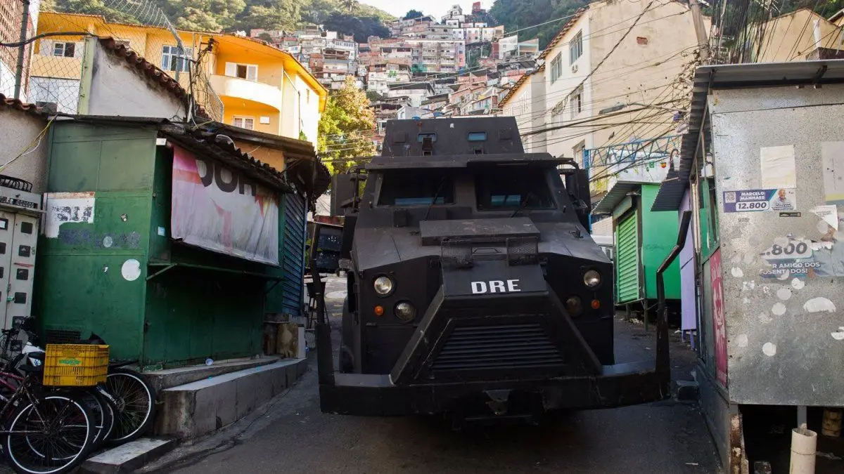 Varios turistas quedaron atrapados en un mirador durante un operativo policial contra narcos en Río de Janeiro