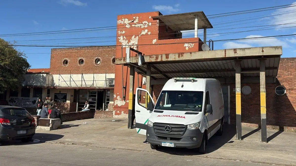 Le rapiñaron la moto a una policía que se defendió a los tiros; adolescente sospechosa ingresó baleada a una policlínica