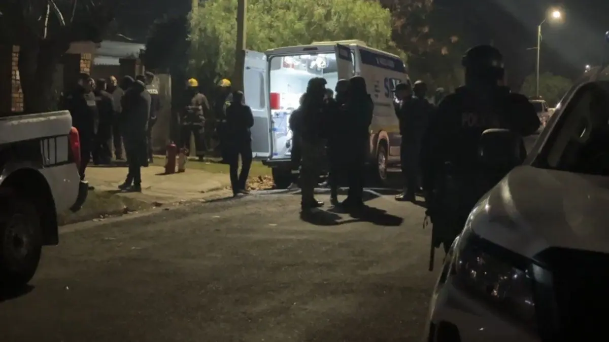 Un preso fugó de la cárcel y se atrincheró con una menor que tomó de rehén en una casa en Colonia