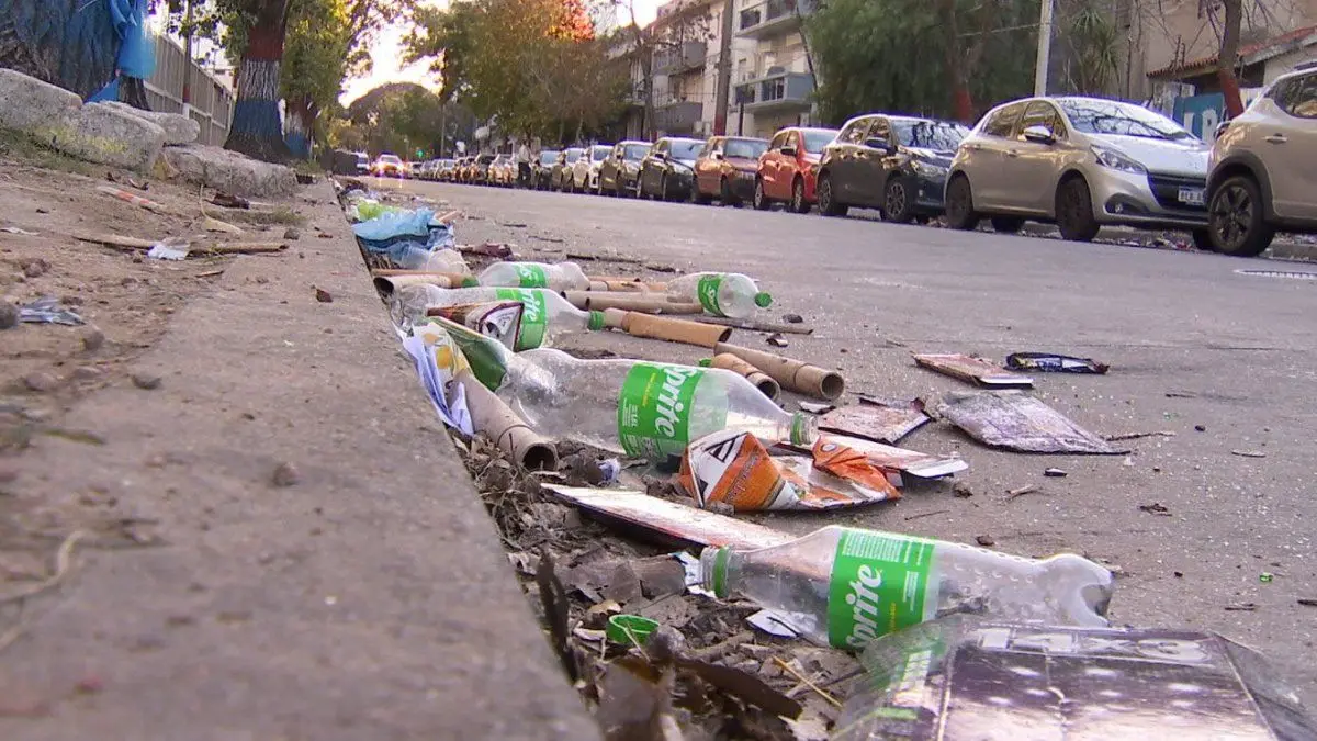 Cámaras lo captaron arrojando piedras a policías durante festejos de Nacional y fue condenado