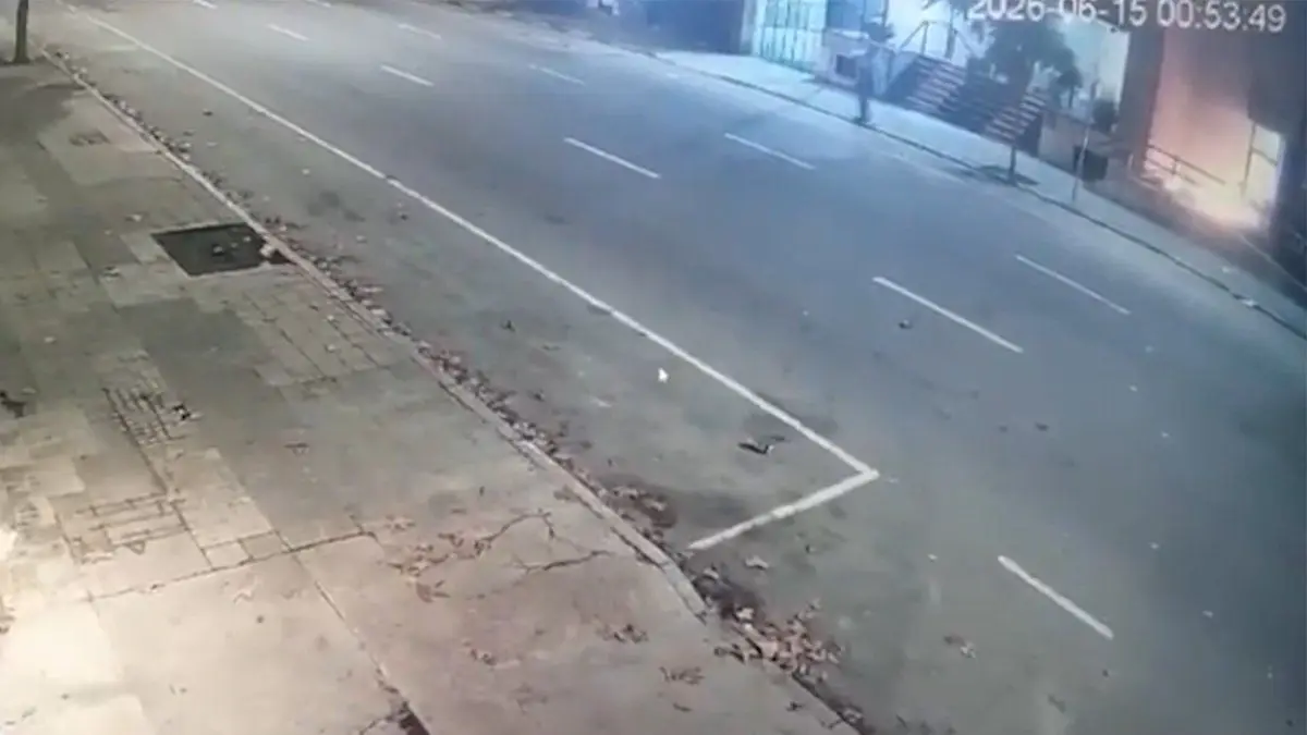 Pericias a dos taxis y análisis de cámaras que registraron atentado explosivo a Caja Militar para dar con responsable