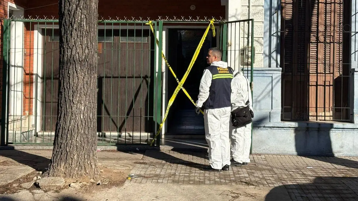 Investigan homicidio de una mujer de 66 años en Aguada: fue hallada en su patio con un golpe en la cabeza