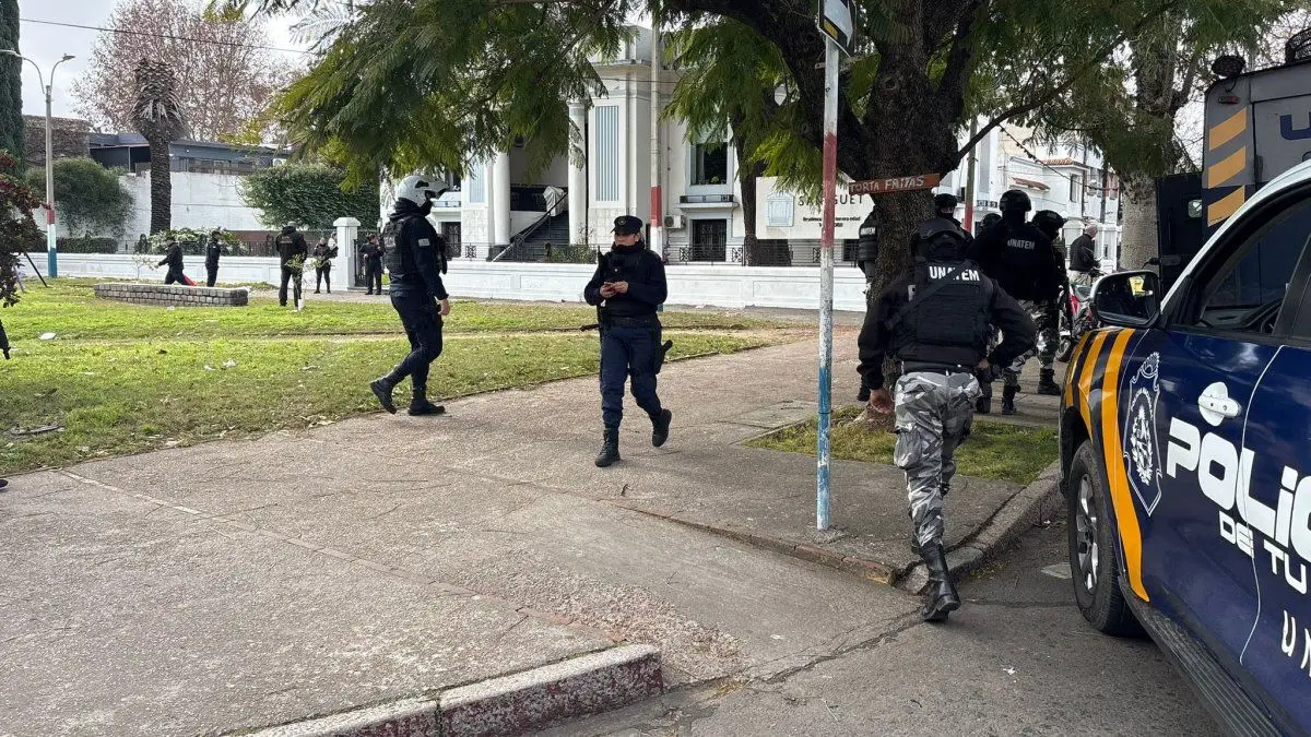 Policía grave tras tiroteo con delincuentes que rapiñaban un residencial de ancianos en Atahualpa