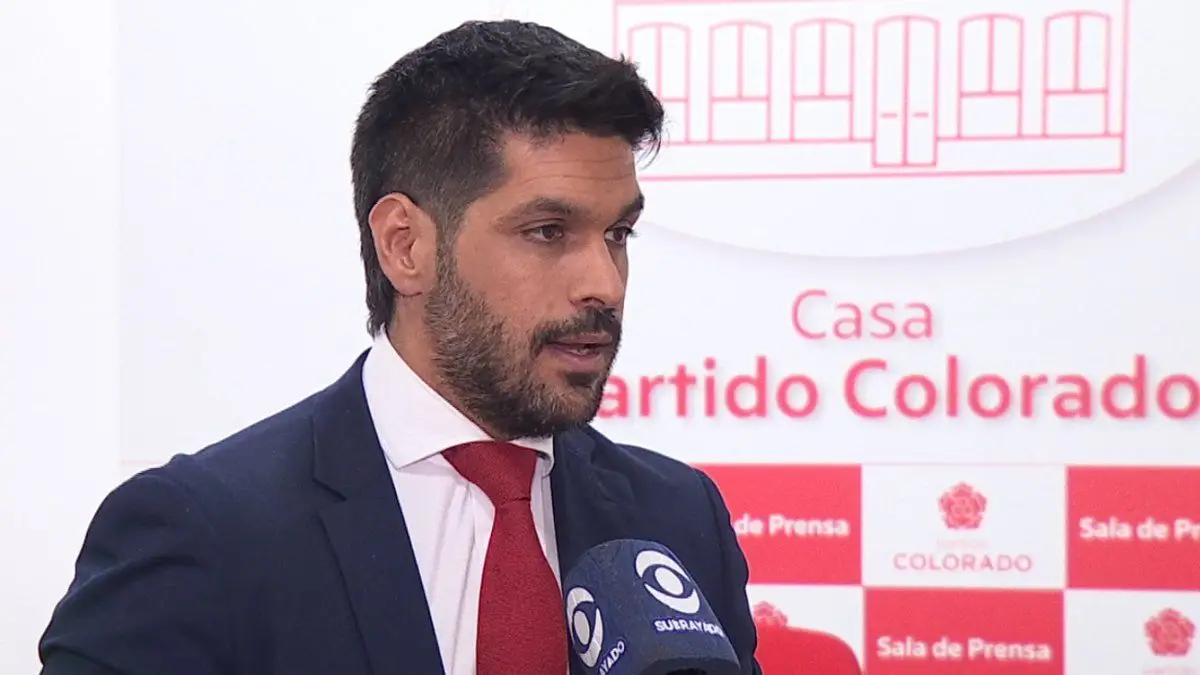 Andrés Ojeda presenta proyecto de ley para que la Policía pueda usar más materiales e infraestructura del Ejército