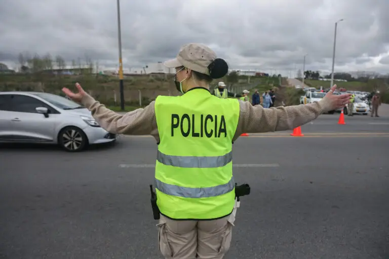 Tragedia en ruta 6: choque entre un ómnibus y una moto terminó con dos jóvenes de 27 y 15 años fallecidas en Canelones