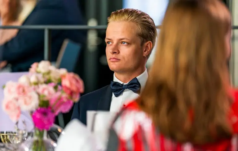 'Alta probabilidad de nuevos delitos': revocaron libertad provisional al hijo de la princesa heredera de Noruega, acusado de violación