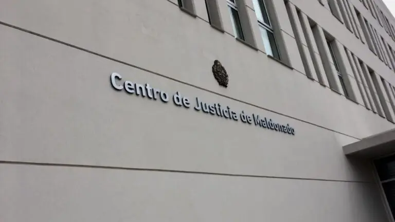 Una mujer fue condenada por incumplir la medida de no acercamiento hacia su expareja y quitarse la tobillera electrónica