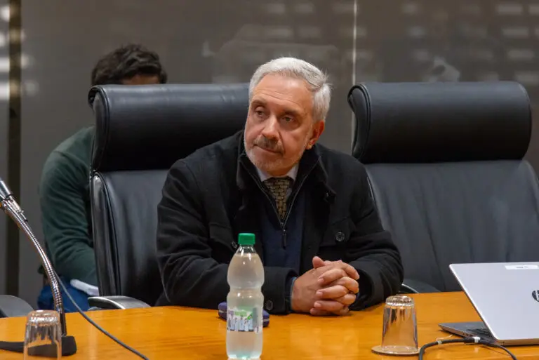 Exjefe de la Armada que renunció tras contratación de Cardama dijo que la oferta del astillero español tenía 'alarmas'